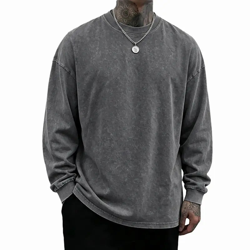 Crew neck and cuff details
